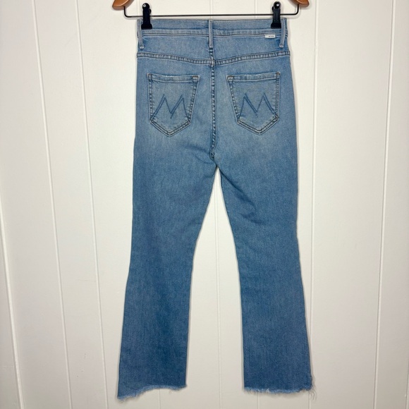 MOTHER The Insider Crop Step Fray Jeans in Shoot To Thrill Light Wash Size 25 - Picture 2 of 12